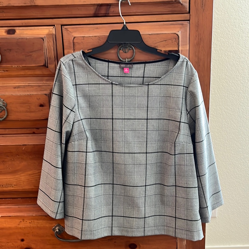 Vince Camuto Women’s black and white plaid top, size XL,